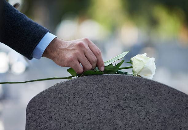 Agenzia Onoranze Funebri Longo: Pompe Funebri, Funerali Religiosi E Civili, Arte Funeraria, Disbrigo Pratiche, Cremazione, Composizioni Floreali ... | Fioreria, Eden Flower, Composizioni Floreali, Matrimoni, Eventi... 